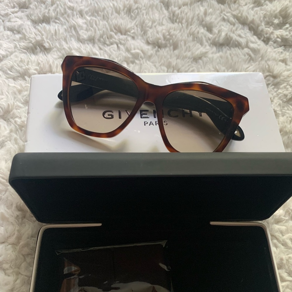 COPY - Givenchy Butterfly Sunglasses GV7008/S QONCC Havana/Black 7008